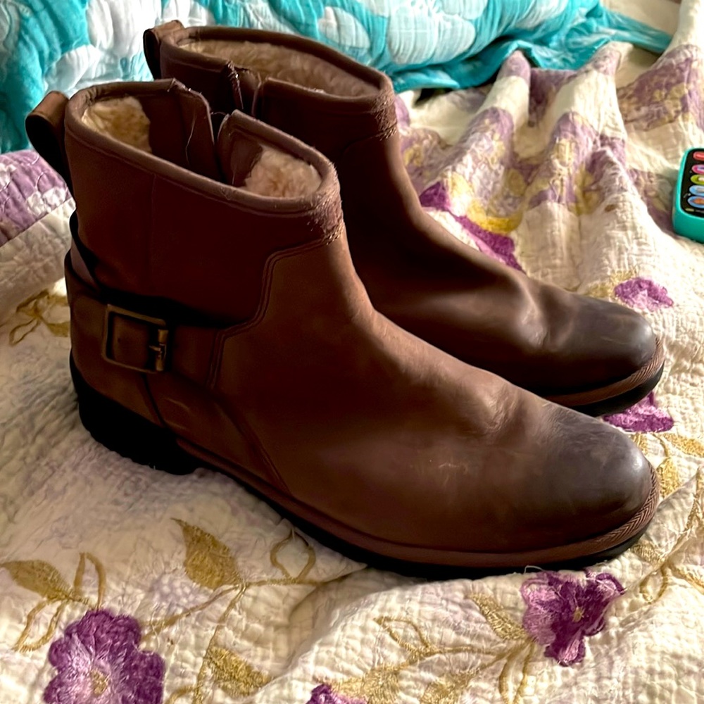 Casual Ugg boots with fur inside lining
